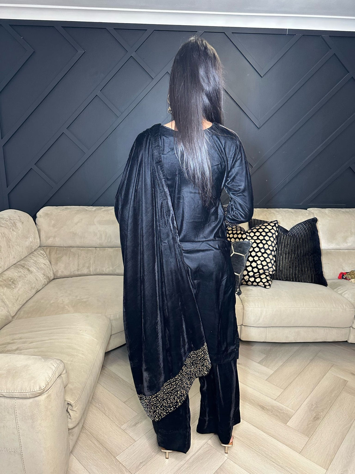 Zobia 3pc Diamond 9000 Velvet With Shawl
