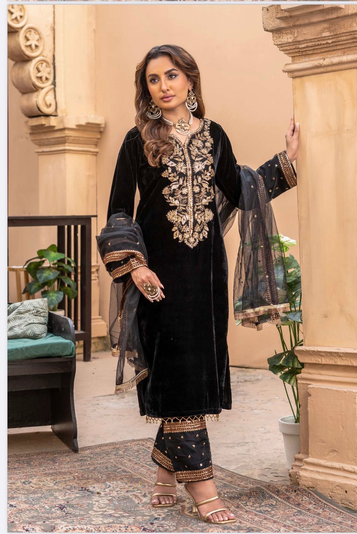 Maheen 3pc Embroidered Velvet Suit With Organza Dupatta U2-C1