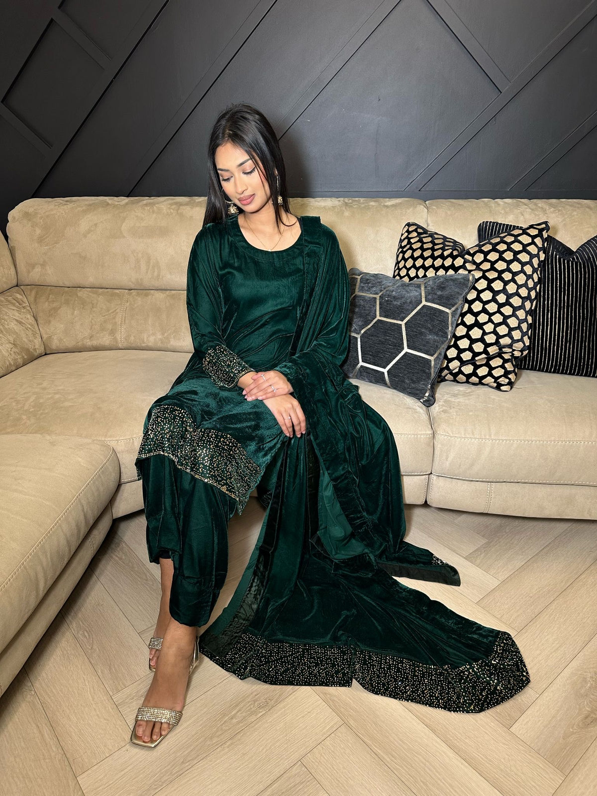 Zobia 3pc Diamond 9000 Velvet With Shawl