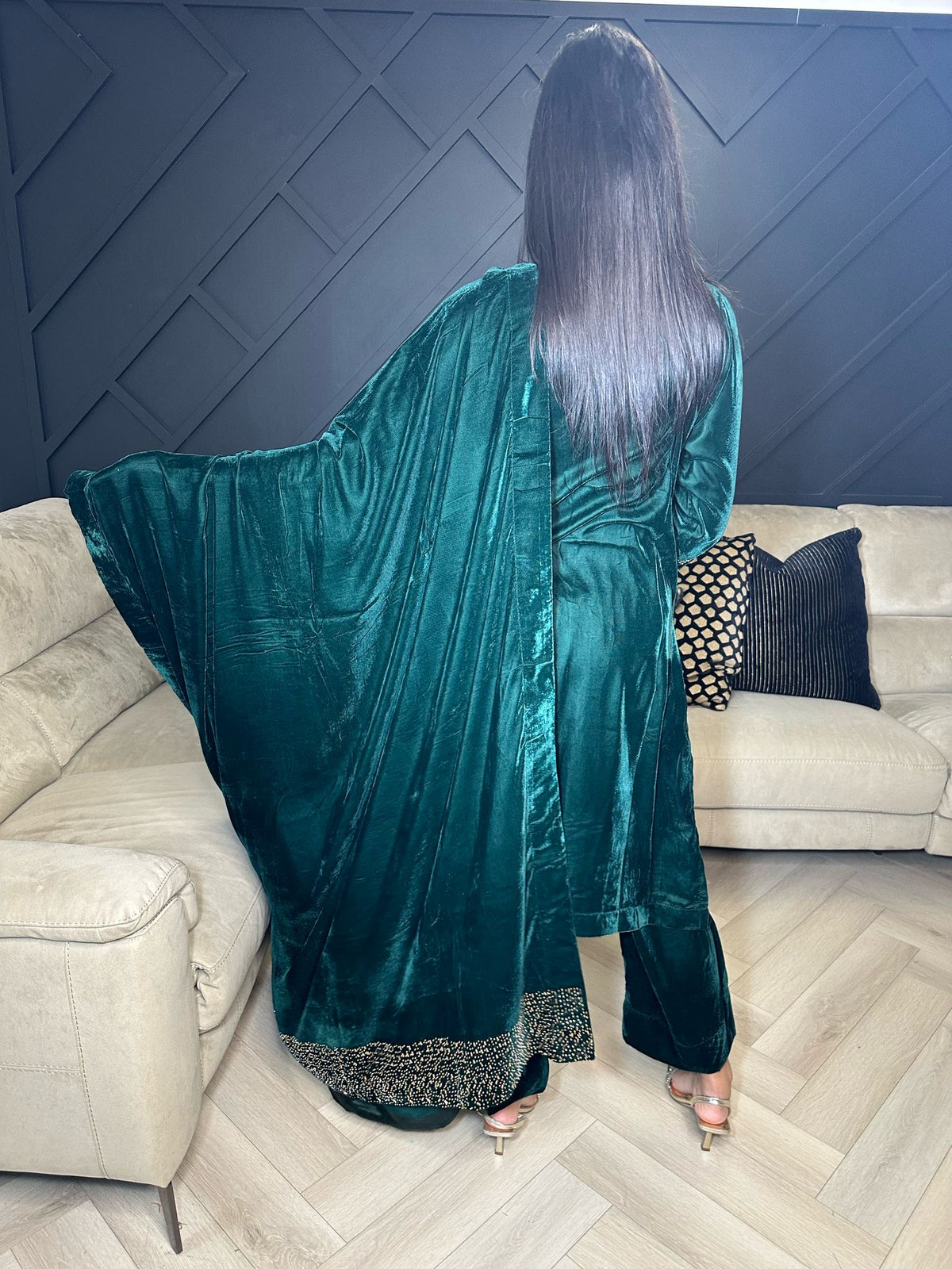 Zobia 3pc Diamond 9000 Velvet With Shawl