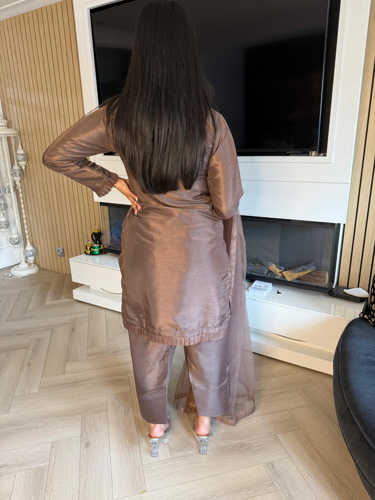Hadia 3pc Farshi Shalwar With Net Dupatta
