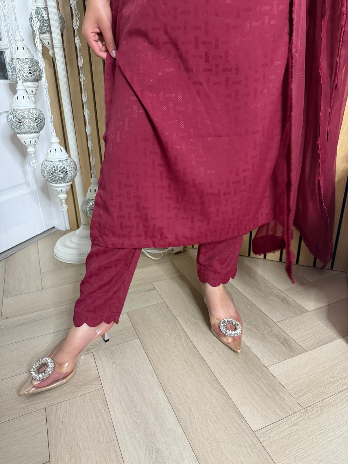 Raeesa 3pc Linen Suit with Chiffon Dupatta