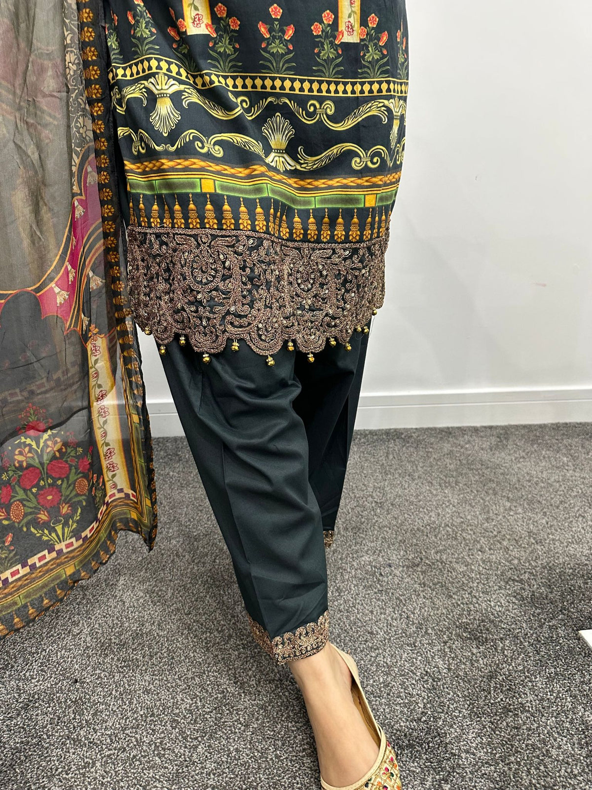 Muskaan Lawn Collectionby Raniya - Grey D2-F1