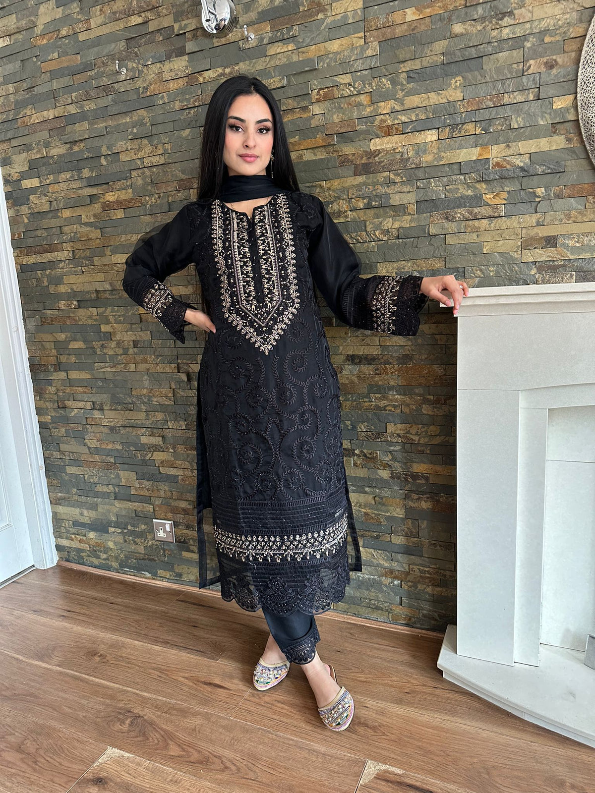 Sameera - Black U3-F1